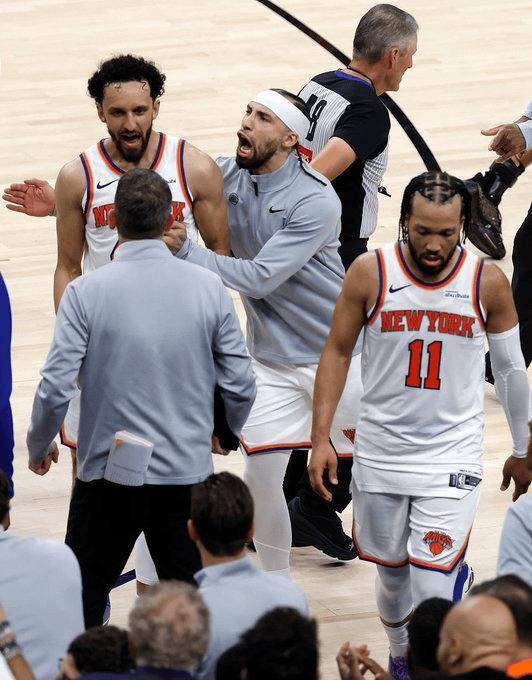 九游娱乐-尼克斯105-95逆袭马刺，1-0领先！我认清了5个现实：文班暴露短板